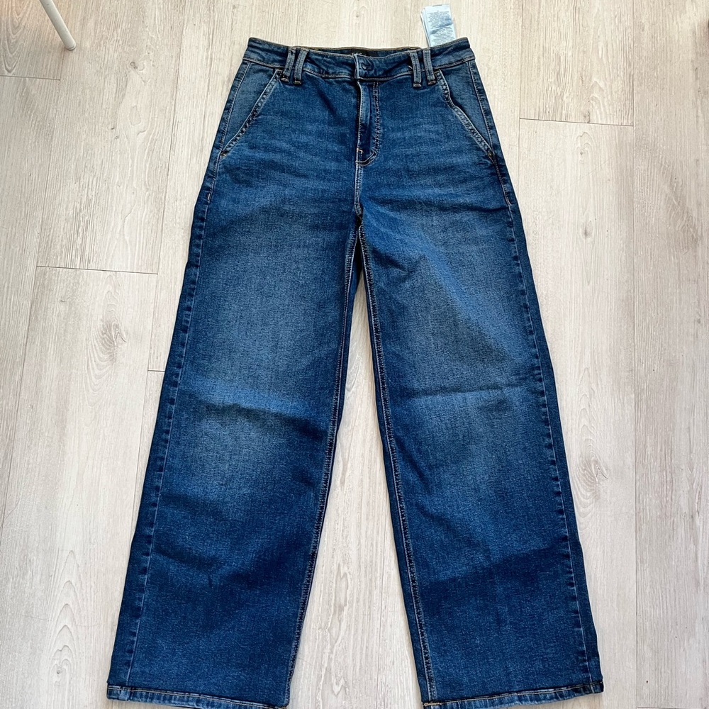 NWOT Guess Blue Relaxed Fit Jeans